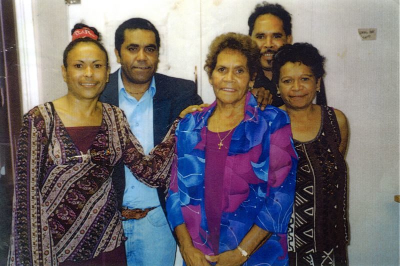 Rev_Dorothy_Harris-Gordon_and_family